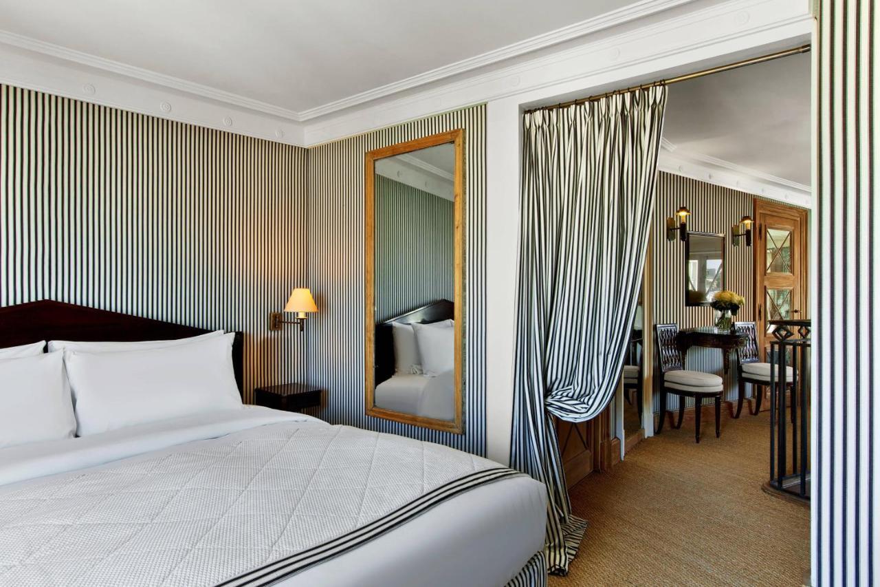 Queen Suite Sofa Bed Eiffel Tower View,1163363010:JPEG